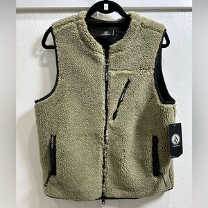 ✨NWT✨ Men’s Volcom Archstone Thyme Green Sherpa Vest